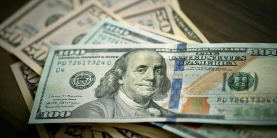 Dolar jeopolitik gerilimle güç kazandı