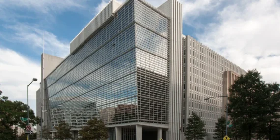 Dünya Bankası açıkladı: "Dünya ekonomisi en kötü senaryodan birkaç ay uzakta"