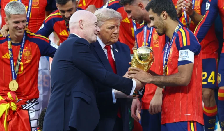 Dünya Kupası'nda yakınlaşmışlardı: Trump'ın Infantino için düşündüğü yeni görev belli oldu 1 Dunya-Kupasi039nda-yakinlasmislardi-Trump039in-Infantino-icin-dusundugu-yeni-gorev-belli-oldu-featured