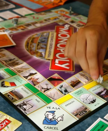 Efsanevi oyun "Monopoly" gerçek oluyor: 2 milyon dolar ödüllü dev yarışma! 2 Efsanevi-oyun-quotMonopolyquot-gercek-oluyor-2-milyon-dolar-odullu-dev-yarisma-featured