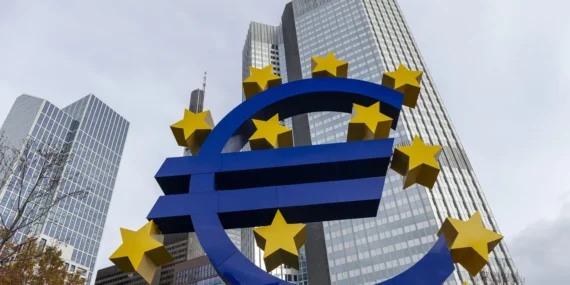 Euro Bölgesi'nde ekonomik aktivite 4 ay sonra ilk kez yükseldi