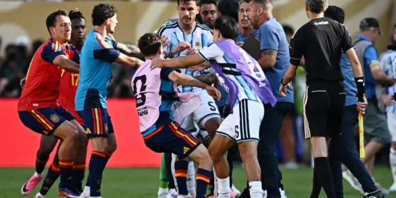 FIFA soruşturma başlattı: Dünya Kupası final maçı sonrası sahada yaşanan olaylar mercek altında