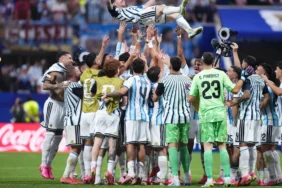 Lionel-Messi-2026-Dunya-Kupasi039nda-tarihe-gecti-Gozyaslarini-tutamadi-featured