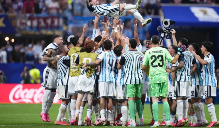 Lionel-Messi-2026-Dunya-Kupasi039nda-tarihe-gecti-Gozyaslarini-tutamadi-featured