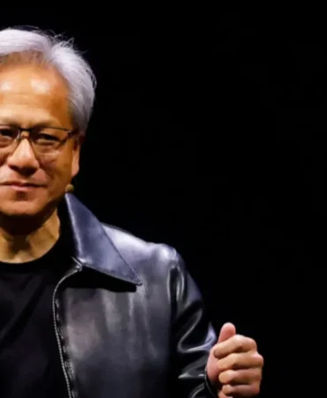 Nvidia CEO'sunun yıllardır üzerinden çıkarmadığı deri ceket 960 bin dolara satıldı 5 Nvidia-CEO039sunun-yillardir-uzerinden-cikarmadigi-deri-ceket-960-bin-dolara-satildi-featured