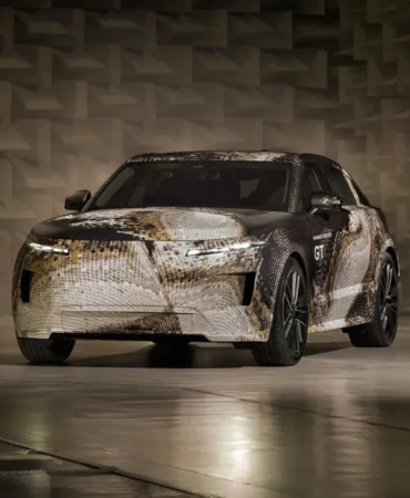 Range Rover'dan sürpriz hamle: İlk sedan benzeri elektrikli GT tanıtıldı 10 Range-Rover039dan-surpriz-hamle-Ilk-sedan-benzeri-elektrikli-GT-tanitildi-featured