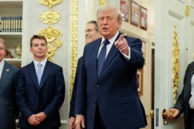 Trump-New-York-Borsasi-ve-Nasdaq-acilis-zilini-caldi-Trump-Hesaplari-programi-tanitildi-featured