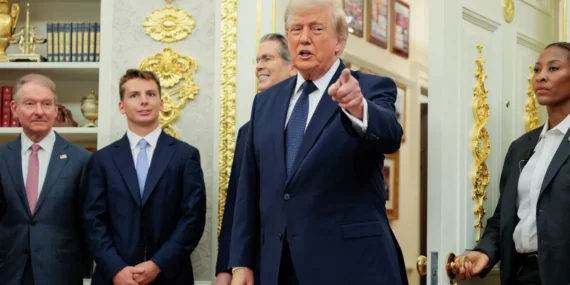 Trump, New York Borsası ve Nasdaq açılış zilini çaldı: “Trump Hesapları” programı tanıtıldı