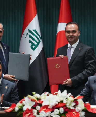 Türkiye ile Irak arasında 5 anlaşma imzalandı: Eğitim, ulaştırma ve sanayide yeni dönem 3 Turkiye-ile-Irak-arasinda-5-anlasma-imzalandi-Egitim-ulastirma-ve-sanayide-yeni-donem-featured