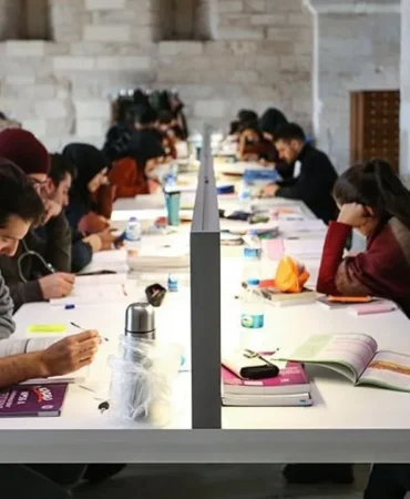 Üniversiteyi kazananlara 13 bin 750 TL destek: Başvuru şartları açıklandı 8 Universiteyi-kazananlara-13-bin-750-TL-destek-Basvuru-sartlari-aciklandi-featured