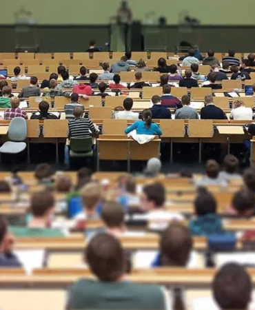 Vakif-universitelerinde-ogrenim-ucretlerine-zam-siniri-Yuzde-25039i-gecemeyecek-featured