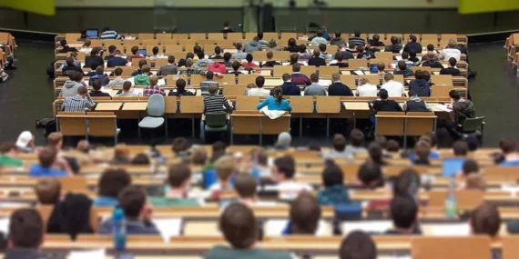 Vakıf üniversitelerinde öğrenim ücretlerine zam sınırı: Yüzde 25'i geçemeyecek