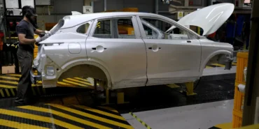 Volkswagen-Bora-geri-donuyor-Efsane-sedan-modern-tasarimiyla-yeniden-yollara-cikacak-featured