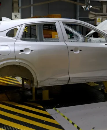 Volkswagen-Bora-geri-donuyor-Efsane-sedan-modern-tasarimiyla-yeniden-yollara-cikacak-featured