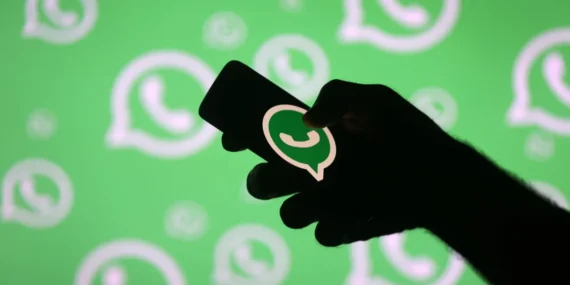 WhatsApp'a herkesin çok beklediği 4 yeni özellik geldi: iPad, CarPlay, Spotify…