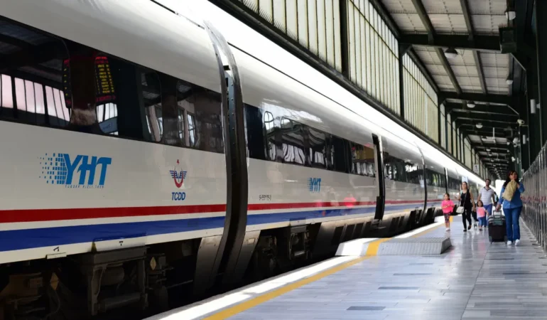 YHT hattında yeni dönem: Ankara-İstanbul yolculuğu 4 saatin altına inecek 1 YHT-hattinda-yeni-donem-Ankara-Istanbul-yolculugu-4-saatin-altina-inecek-featured