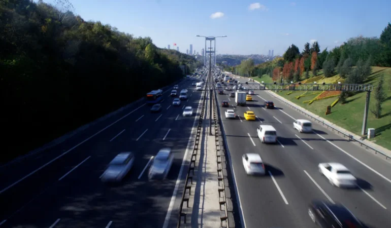 Yabancı plakalı araçlar için yeni düzenleme: Borcu olan sınırdan geçemeyecek 1 Yabanci-plakali-araclar-icin-yeni-duzenleme-Borcu-olan-sinirdan-gecemeyecek-featured
