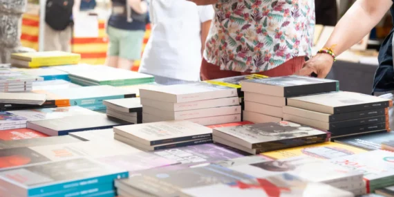 Yapay Zeka, Kitap Sektörünü Yeniden Şekillendiriyor: Pazar Verileri Alarm Veriyor