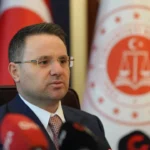 Bakan Gürlek duyurdu: Türkiye'yi 2,5 milyar TL dolandıran "haksız vatandaşlık" çetesine oprasyon 14 Bakan-Gurlek-duyurdu-Turkiye039yi-25-milyar-TL-dolandiran-quothaksiz-vatandaslikquot-cetesine-oprasyon-featured