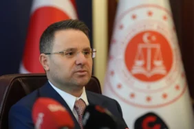 Bakan Gürlek duyurdu: Türkiye'yi 2,5 milyar TL dolandıran "haksız vatandaşlık" çetesine oprasyon 5 Bakan-Gurlek-duyurdu-Turkiye039yi-25-milyar-TL-dolandiran-quothaksiz-vatandaslikquot-cetesine-oprasyon-featured