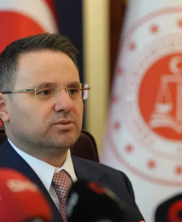 Bakan-Gurlek-duyurdu-Turkiye039yi-25-milyar-TL-dolandiran-quothaksiz-vatandaslikquot-cetesine-oprasyon-featured