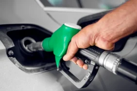 Benzin Fiyatları Tepetaklak: Trump Petrol Devleriyle Masada 4 Benzin-Fiyatlari-Tepetaklak-Trump-Petrol-Devleriyle-Masada-featured
