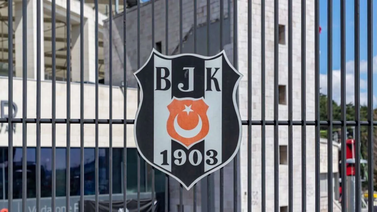 Besiktas8217tan-Vlahovic-Aciklamasi-Transfer-Gorusmeleri-Basladi-featured