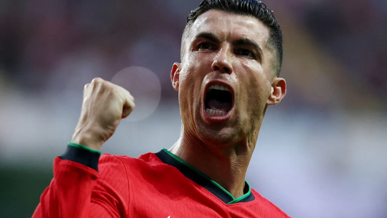 Cristiano Ronaldo Futbolu Bırakıyor Mu? Gelecek Planları Açıklandı 4 Cristiano-Ronaldo-Futbolu-Birakiyor-Mu-Gelecek-Planlari-Aciklandi-featured