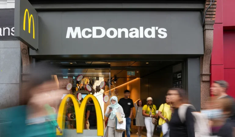 Dev fast-food zincirinde alarm sesleri! İndirim ve kampanyalara rağmen satışlar düşüyor 1 Dev-fast-food-zincirinde-alarm-sesleri-Indirim-ve-kampanyalara-ragmen-satislar-dusuyor-featured
