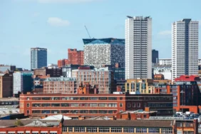 Ingiltere8217de-Yapay-Zeka-Sektoru-ve-Siyasetci-Baglantilari-featured
