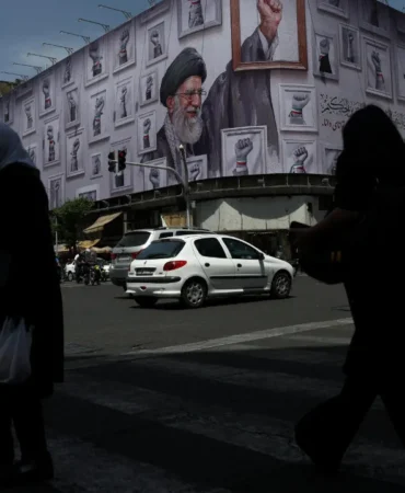 İran Ekonomik Krizi: Halk Mikro Kredilerle Ayakta 9 Iran-Ekonomik-Krizi-Halk-Mikro-Kredilerle-Ayakta-featured