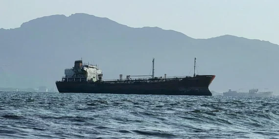 Kızıldeniz’de İlk Ölümlü Hüsi Saldırısı: Kargo Gemisi Vuruldu