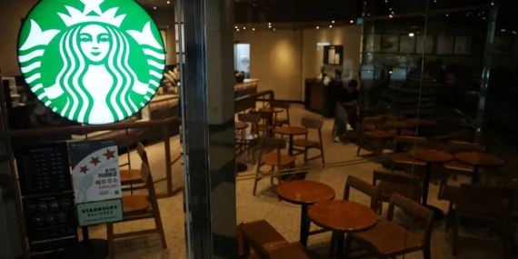 Olaylı kampanya, Gwangju Katliamı’nı çağrıştırmıştı: Starbucks Kore’ye polis baskını