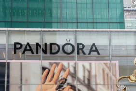Pandora-Gumus-Yerine-Platin-Kaplamaya-Yoneliyor-featured