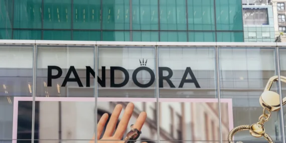 Pandora Gümüş Yerine Platin Kaplamaya Yöneliyor