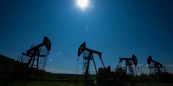 Petrol Fiyatları Hürmüz Umuduyla Düşüşte: Brent 87 Dolar Altında