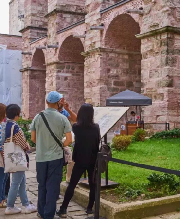 Rehberler uyardı: "Bu kişiler Türkiye'nin turizm imajına zarar veriyor" 9 Rehberler-uyardi-quotBu-kisiler-Turkiye039nin-turizm-imajina-zarar-veriyorquot-featured