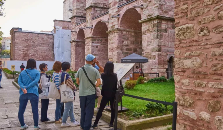 Rehberler-uyardi-quotBu-kisiler-Turkiye039nin-turizm-imajina-zarar-veriyorquot-featured