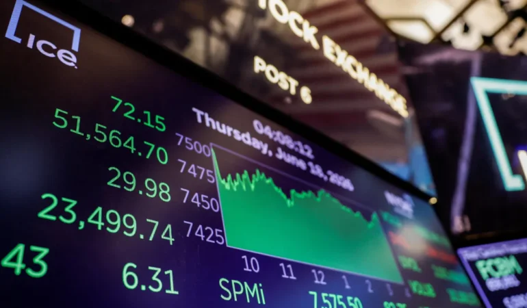 S&P 500 ve Dow Jones'tan tarihi rekor, Nasdaq'da düşüş! 1 SampP-500-ve-Dow-Jones039tan-tarihi-rekor-Nasdaq039da-dusus-featured