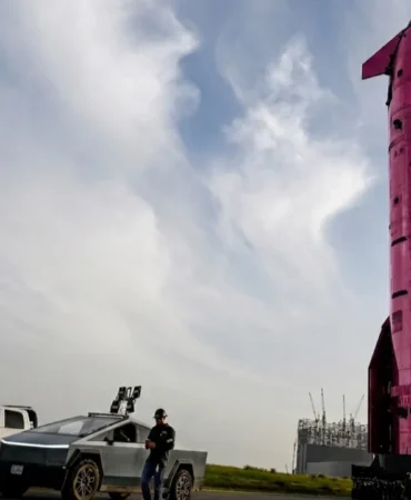 SpaceX-yatirimcilari-bilancoyu-unuttu-Gundem-pembe-roket-ve-maskot-featured