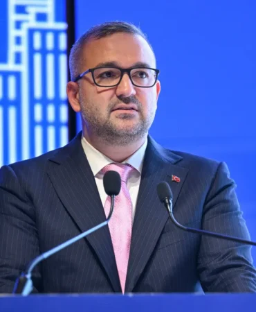 TCMB Başkanı Karahan, Erzurum'da iş dünyası ve akademisyenlerle bir araya geldi 9 TCMB-Baskani-Karahan-Erzurum039da-is-dunyasi-ve-akademisyenlerle-bir-araya-geldi-featured