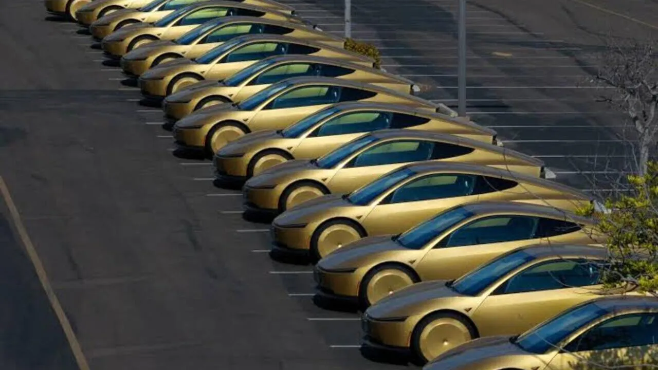 Tesla-Cybercab-ile-Surucusuz-Taksi-Donemini-Baslatiyor-featured