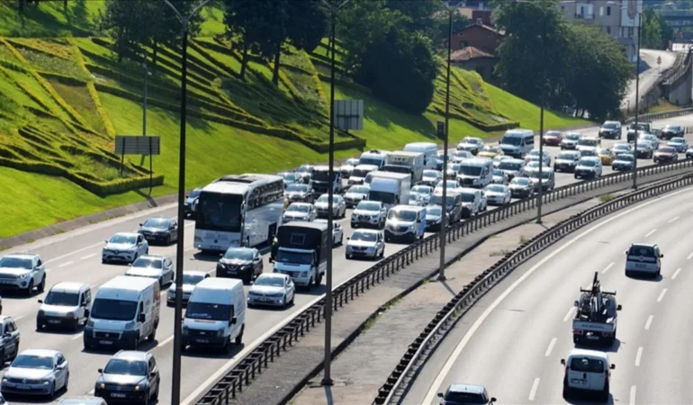 Trafikte kavga dönemi bitiyor mu? Yeni cezaların etkisi ortaya çıktı 6 Trafikte-kavga-donemi-bitiyor-mu-Yeni-cezalarin-etkisi-ortaya-cikti-featured