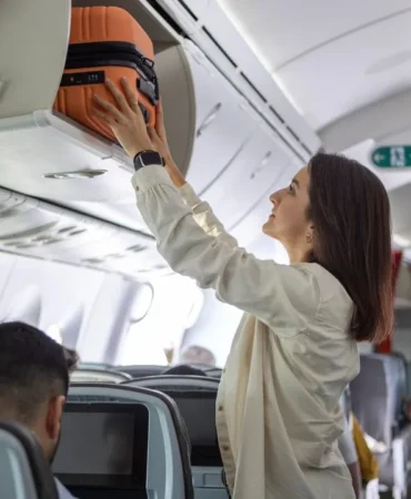 Uçak yolcularına kötü haber: Kabin bagajı için ek ücret geliyor! 1 Ucak-yolcularina-kotu-haber-Kabin-bagaji-icin-ek-ucret-geliyor-featured