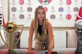 22-Yasinda-Kadin-Futbol-Teknik-Direktoru-Devrim-Yaratti-featured