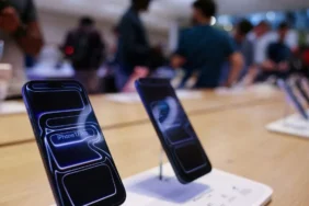 Apple8217dan-Tarihi-Lansman-Katlanabilir-iPhone-Sahne-Aliyor-featured