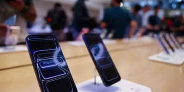Apple8217dan-Tarihi-Lansman-Katlanabilir-iPhone-Sahne-Aliyor-featured