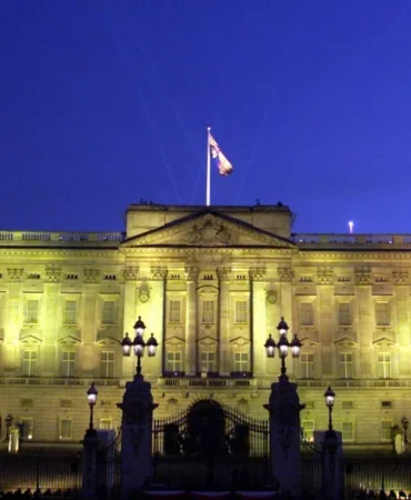 Buckingham Sarayı'nda 140 Yıllık Tarihi Eşyalar Bulundu 4 Buckingham-Sarayi8217nda-140-Yillik-Tarihi-Esyalar-Bulundu-featured