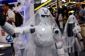 Cin8217de-Teknoloji-Turlari-Yapay-Zeka-ve-Robotik-Turizm-Cekiyor-featured
