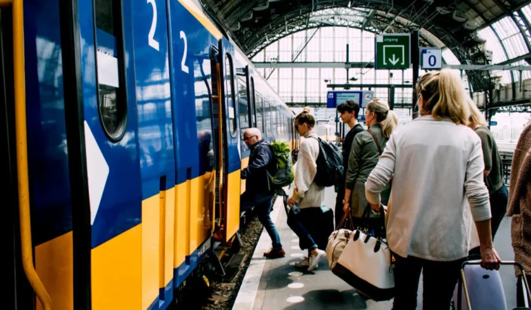 Hollanda'da Ulaşım Grevi Trafiği Beklenenden Az Etkiledi 1 Hollanda8217da-Ulasim-Grevi-Trafigi-Beklenenden-Az-Etkiledi-featured
